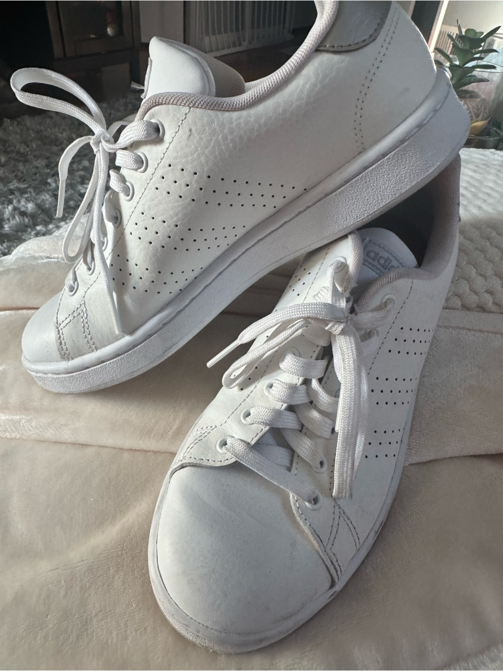 Womens Adidas Advantage size 8.5